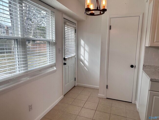 Building Photo - 9727 Wallwood Dr SE