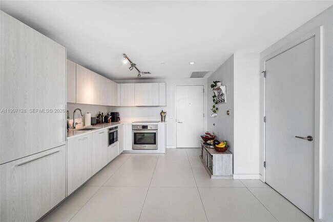 Building Photo - 501 NE 31st St