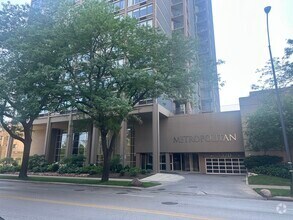 Building Photo - 5320 N Sheridan Rd