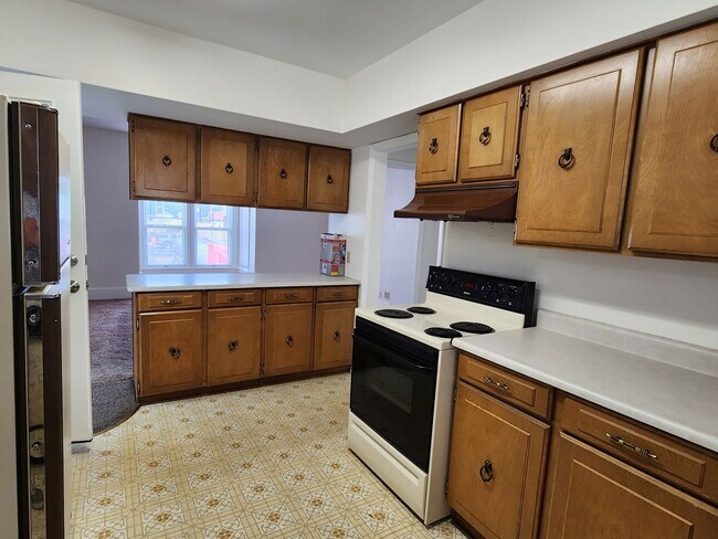 Building Photo - 14 S 3rd St E