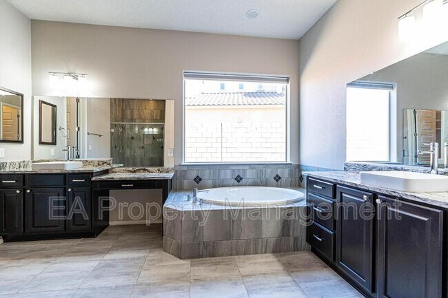 Building Photo - 827 Mesa Roja Trail NE