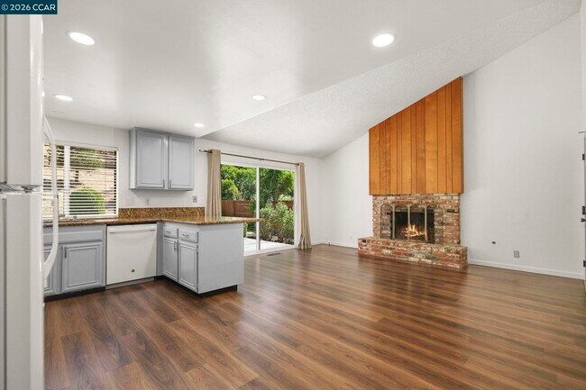 Building Photo - 340 Borica Dr