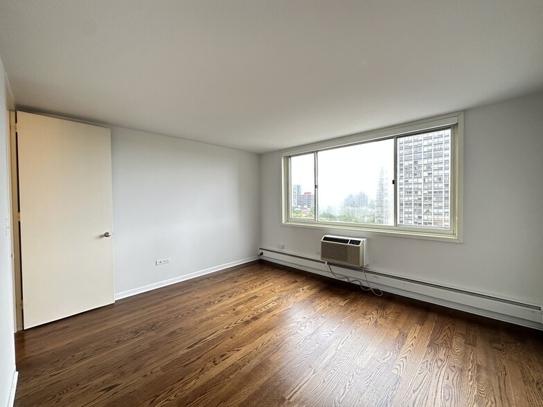 Building Photo - 1442 N Dearborn St