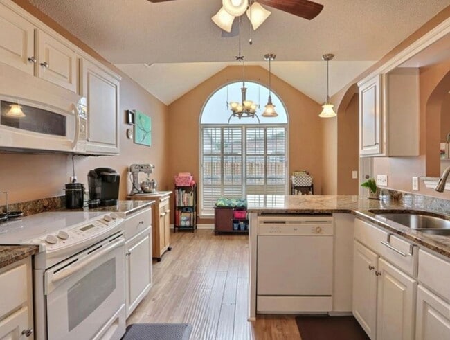 Building Photo - Beautiful Oasis