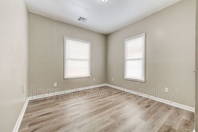 Building Photo - 2105 N Lottie Ave
