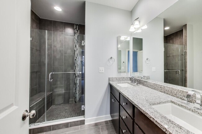 Building Photo - Stunning 3BD/3.5BA luxury 4-level townhouse in Great Location!