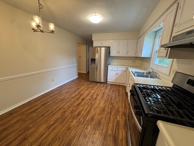 Building Photo - 5115 Louden Dr