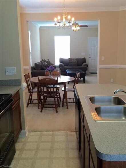 Home unfurnished, pictures for illustration purpose only - 4011 Tarrant Trace Cir