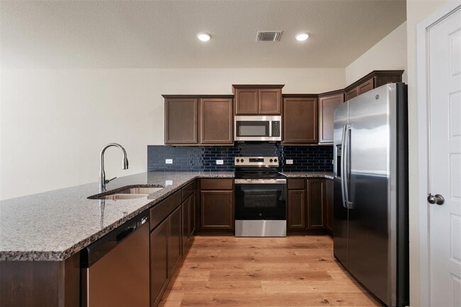 Building Photo - 109 Watch Hl