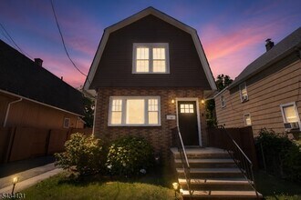 Building Photo - 138 Jerome Pl