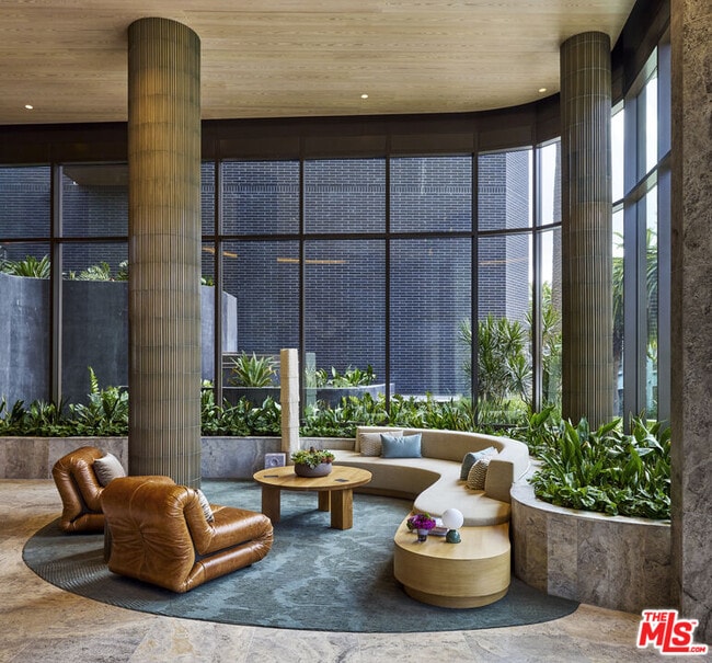 Building Photo - 700 Broadway