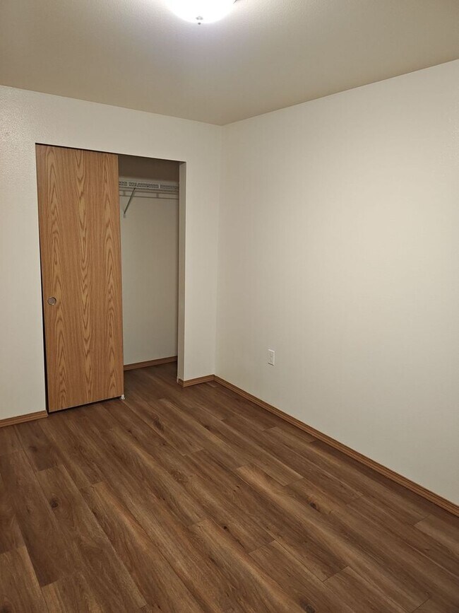 Building Photo - Newly Renovated with Washer and Dryer, Balcony and elevator