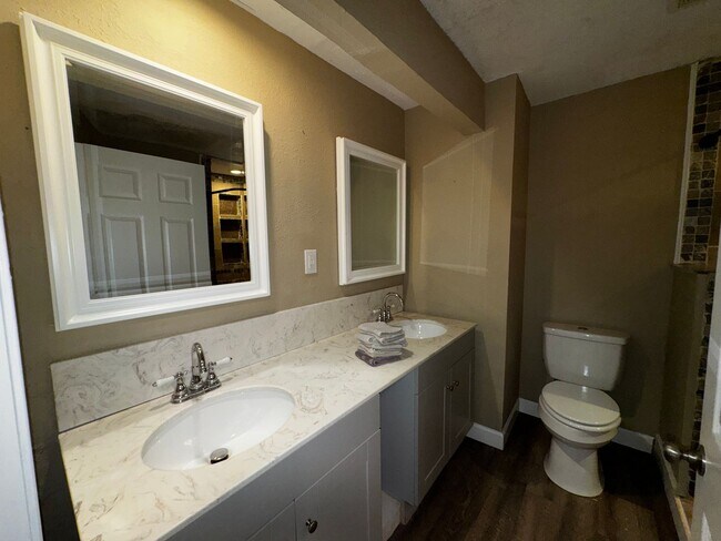 Building Photo - Cozy & Private 2-Bedroom Duplex Rental in Ocala
