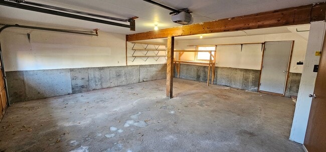 Building Photo - Newly Renovated 3Bed/2Bath Home Now Availa...