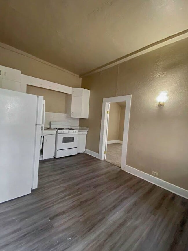 Building Photo - Awesome 1 bedroom | 1 bath apartment in historic home close to The PEARL!
