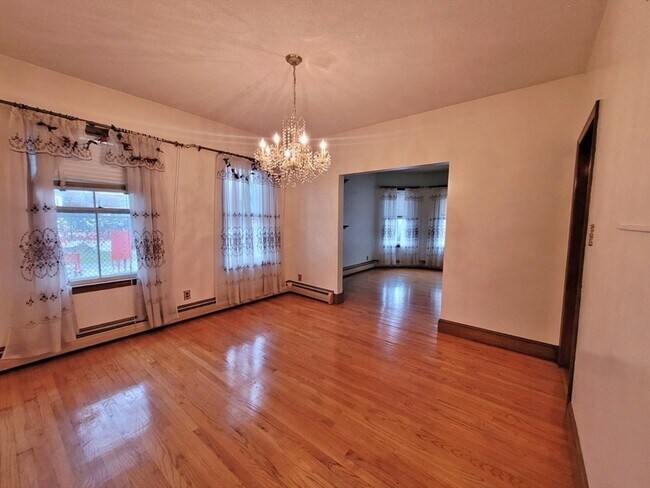 Building Photo - 168 Elm St
