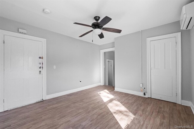 Building Photo - 19 Barclay St