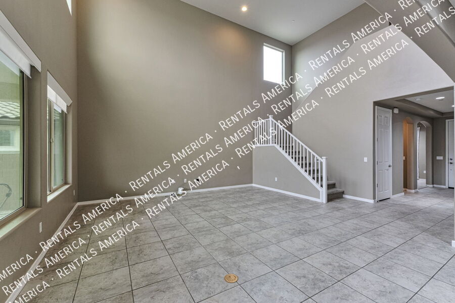 Building Photo - 11042 E Lone Pine Pl