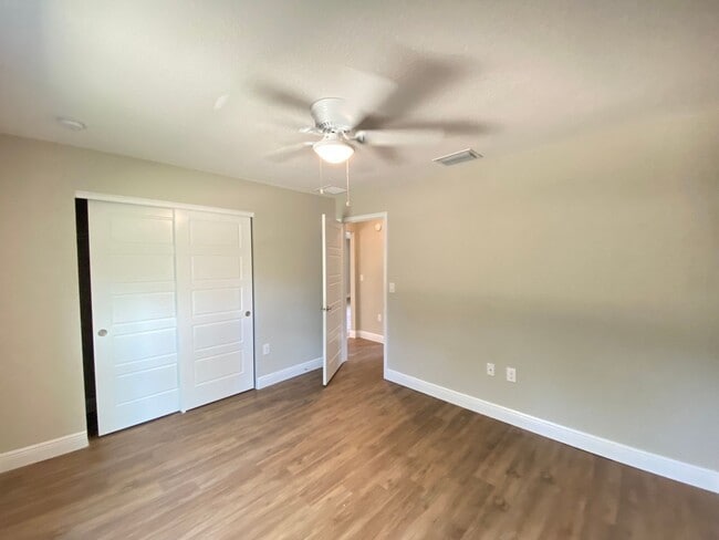 Building Photo - 130 Oak Cir