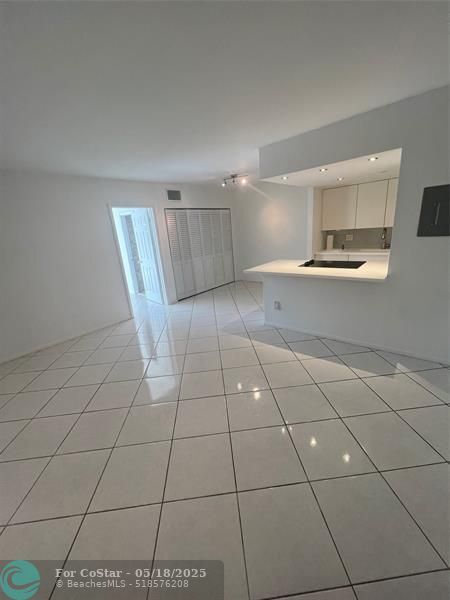 Building Photo - 1407 NE 56th St