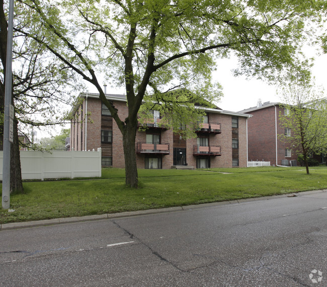 Building Photo - 2430 Q St