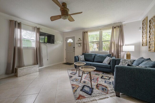 Building Photo - 6010 N Dexter Ave