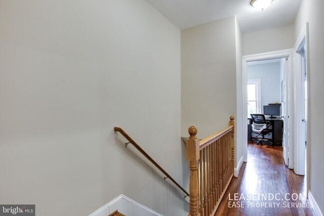 Building Photo - 1414 Oak St NW