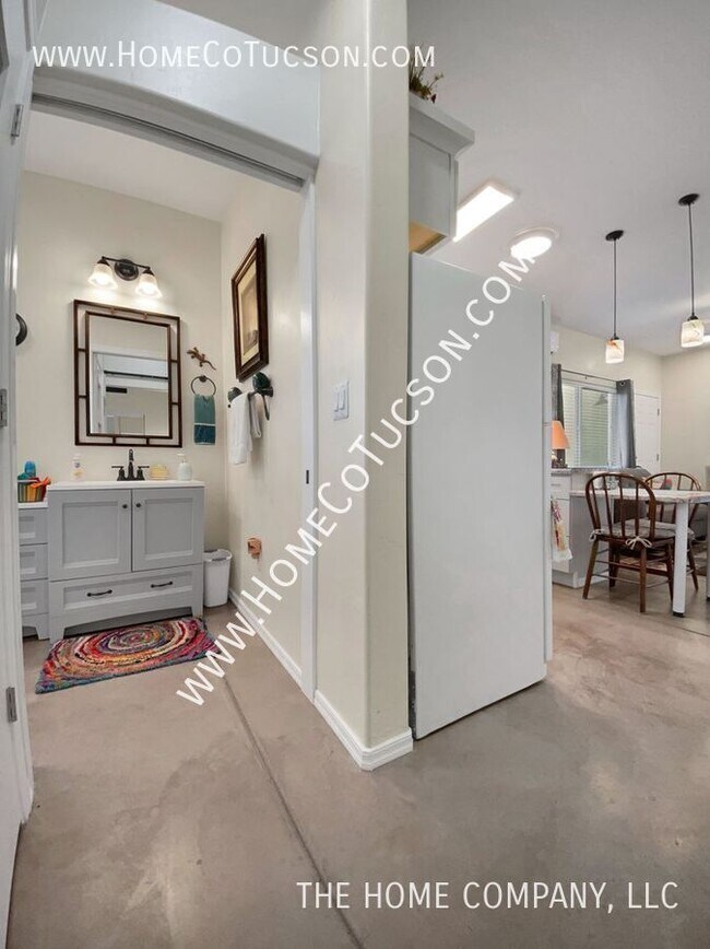 Building Photo - 5661 N Vista Karina Mia