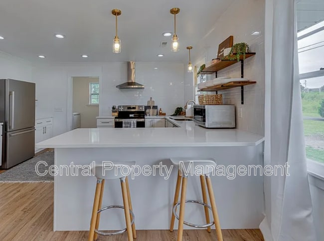 Building Photo - 1126 N Hwy 25 Bypass