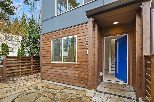 Building Photo - 3bd/2.25Ba Seattle Townhouse