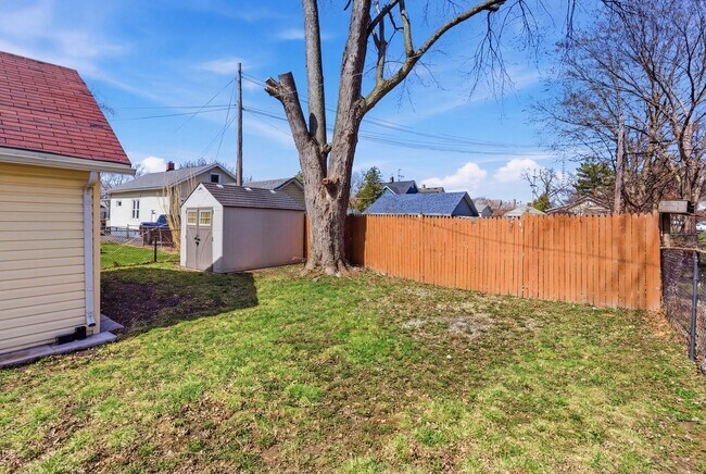 Building Photo - 810 Superior St