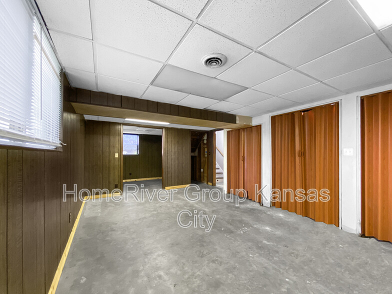 Building Photo - 8724 E 96th St