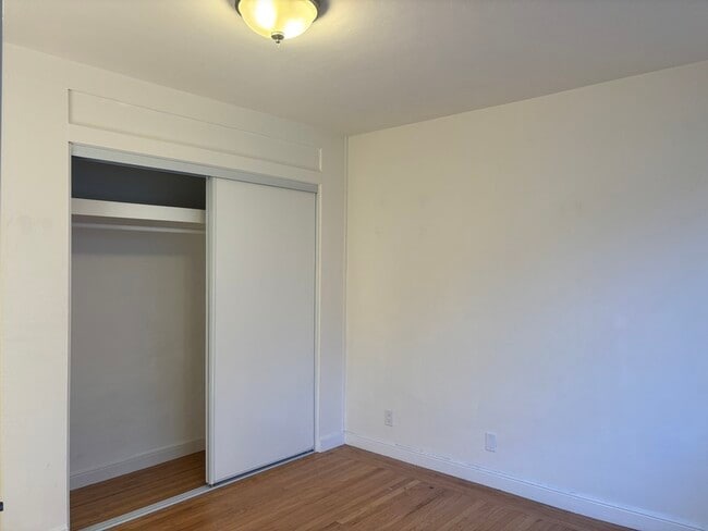 Building Photo - 184 Pixley St