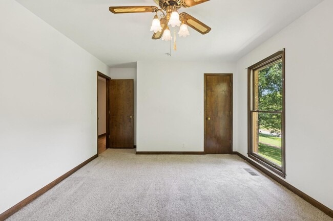 Building Photo - 1972 Sunnyside Dr