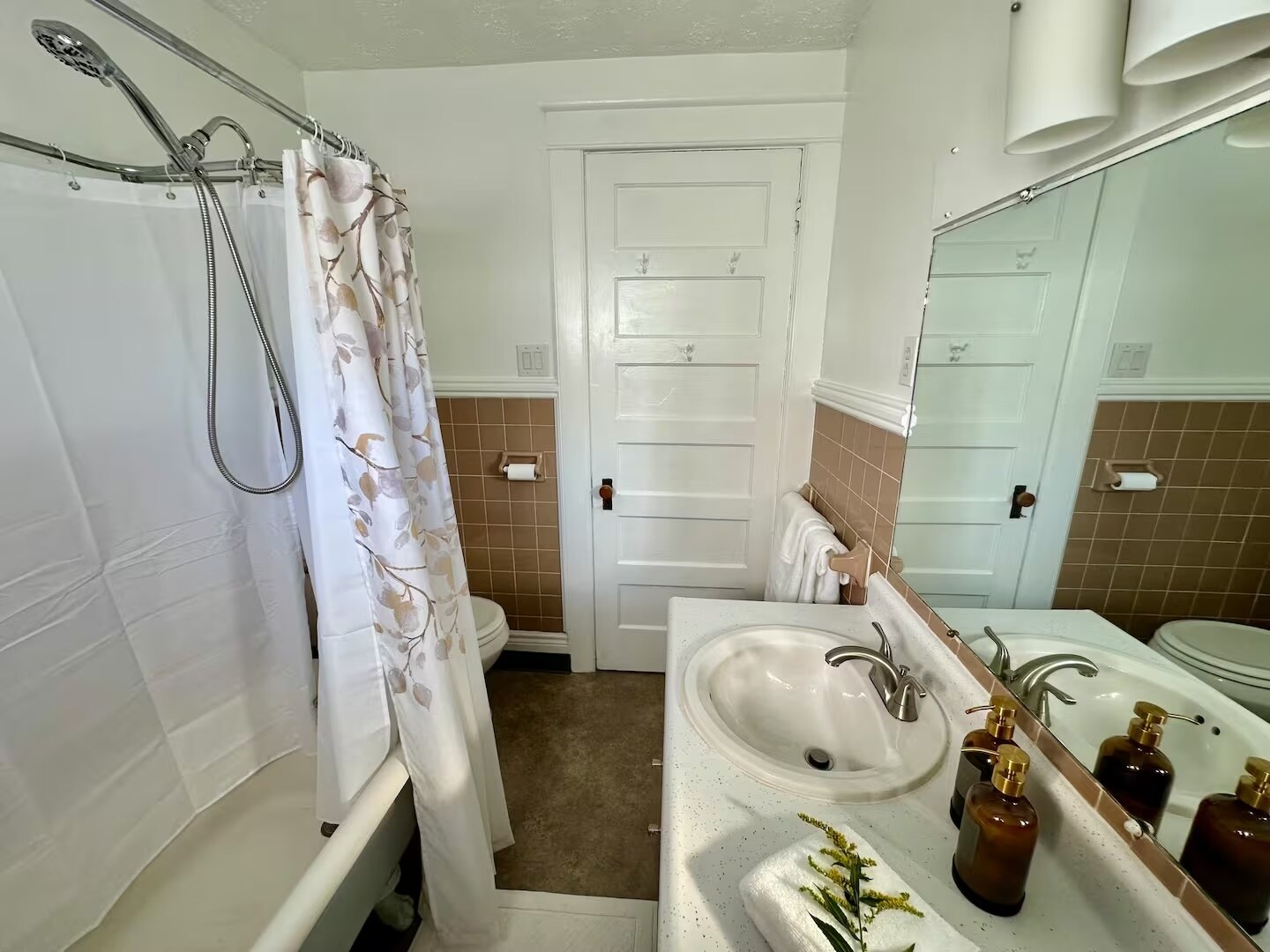 Building Photo - 608 Ackerman Ave