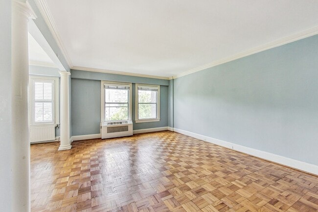 Building Photo - Elegant 2 Bedroom/ 2 Bath Unit in Westchester Cooperative!