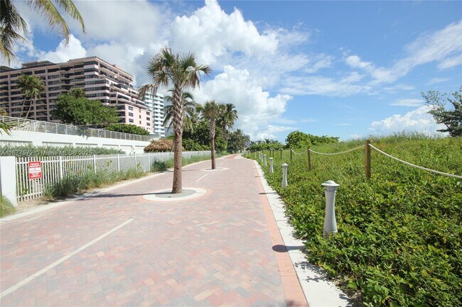 Building Photo - 5161 Collins Ave