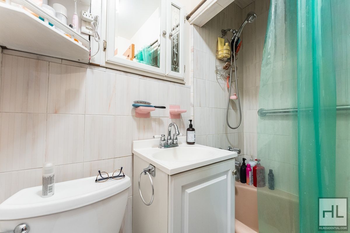 Building Photo - 7 AVENUE