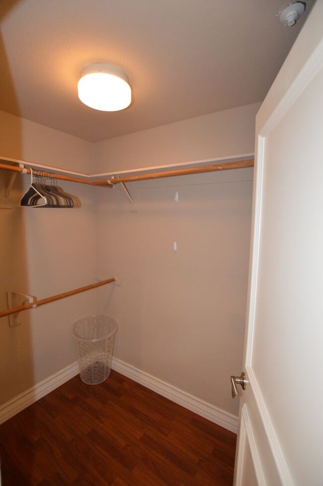 Building Photo - Meridian STUDIO Condo Fully Furnished w/Ma...