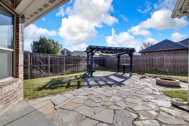 Building Photo - Spacious 4BR House in Burleson