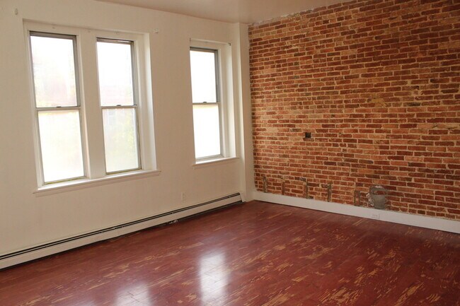 Building Photo - 1824 Bolton St