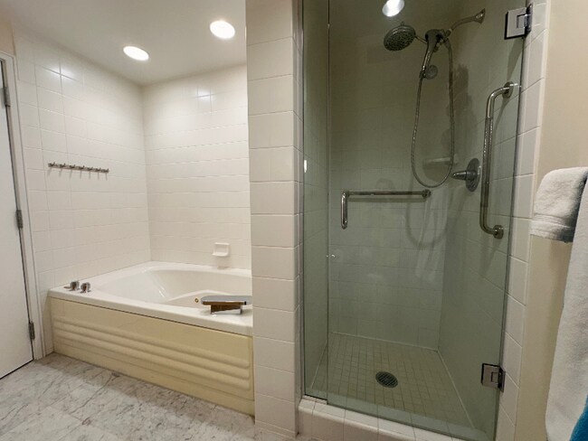 Building Photo - 654 Front St