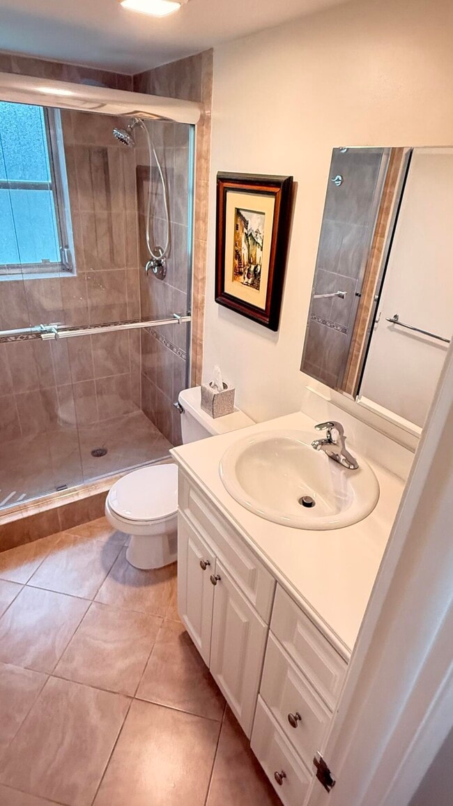 Building Photo - 4031 N Cypress Dr