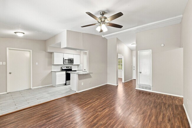 Building Photo - 4BR/2.0BA Single Family - Garland