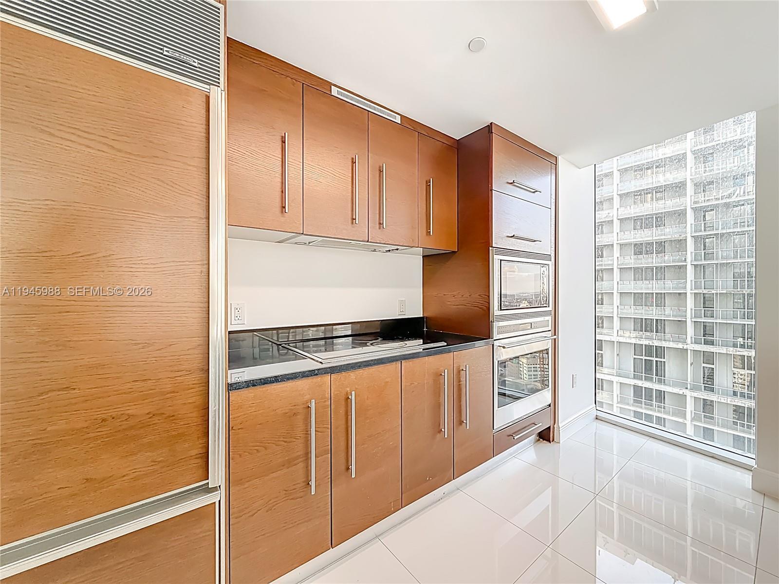 Building Photo - 475 Brickell Ave
