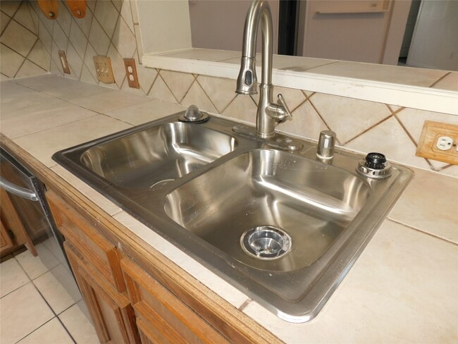 Building Photo - 2511 Branch View Ln