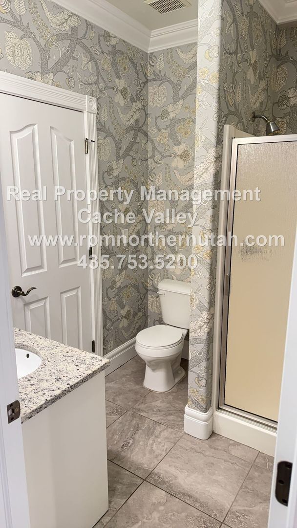 Building Photo - 4 Bedroom in Cobble Stone Gated Community in Providence!