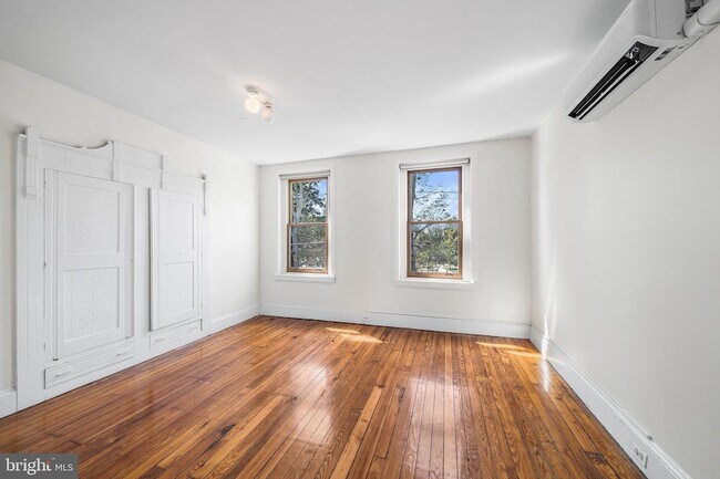 Building Photo - 329 Tasker St
