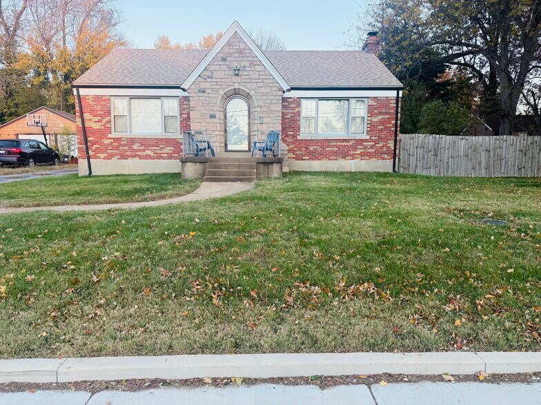 Primary Photo - 630 N Florissant Rd