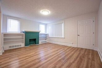 Building Photo - 3 Bedroom Duplex near downtown Omaha